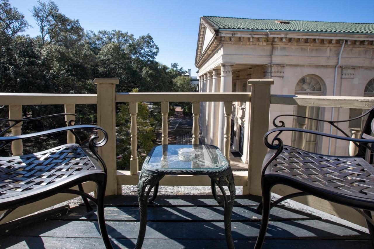 Foley House Inn Savannah Exterior photo